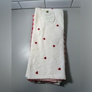 Valentine’s Day inspired kitchen towels 2pk